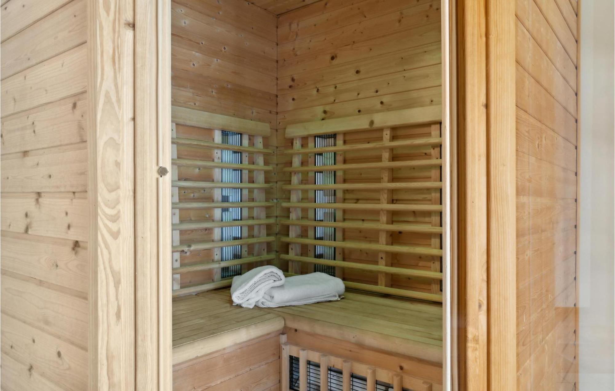 Amazing Home In Askeby With Sauna Екстериор снимка